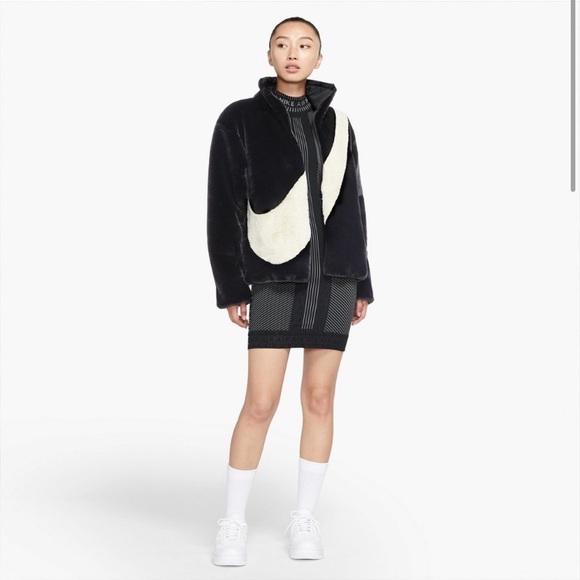 NIKE RARE Oversized Swoosh Logo Soft Cozy Faux
Fur Jacket XL - Picture 2 of 16